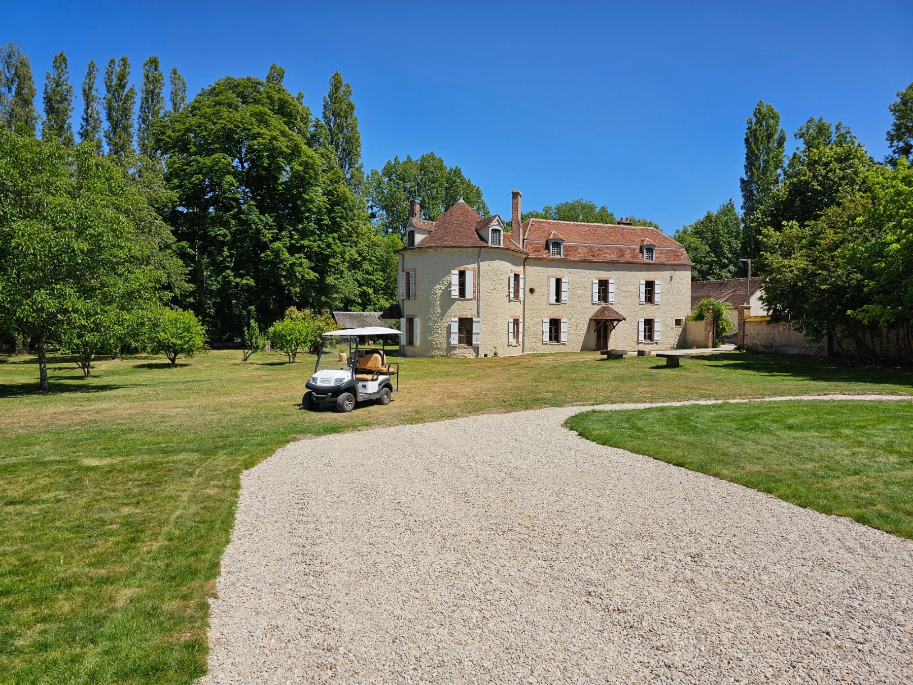 The manor at Domaine de Briquemault